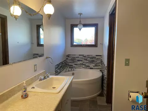 820 S Relanto St, Freeman, SD 57029 photo 21