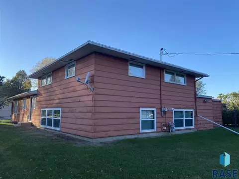820 S Relanto St, Freeman, SD 57029 photo 3