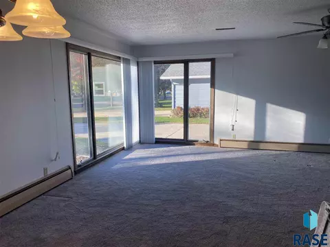 820 S Relanto St, Freeman, SD 57029 photo 9