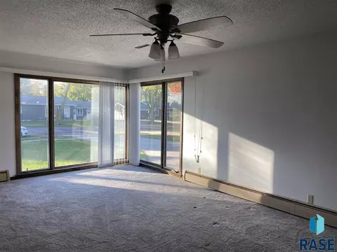 820 S Relanto St, Freeman, SD 57029 photo 8