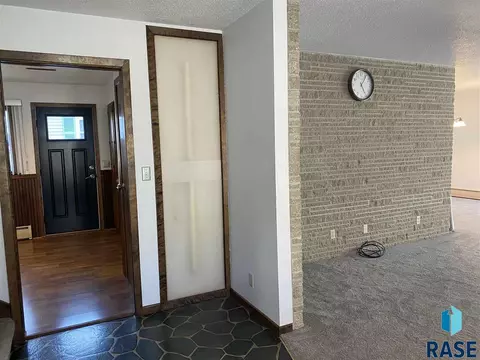 820 S Relanto St, Freeman, SD 57029 photo 4