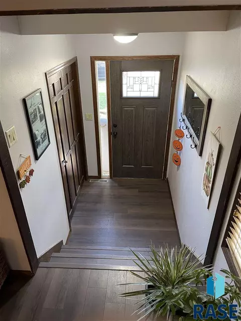1817 S Stephen Ave, Sioux Falls, SD 57103 photo 2