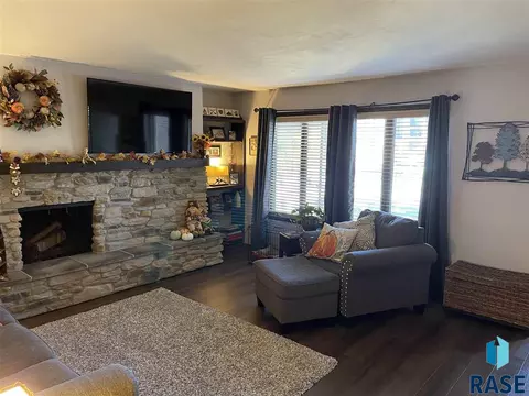 1817 S Stephen Ave, Sioux Falls, SD 57103 photo 3