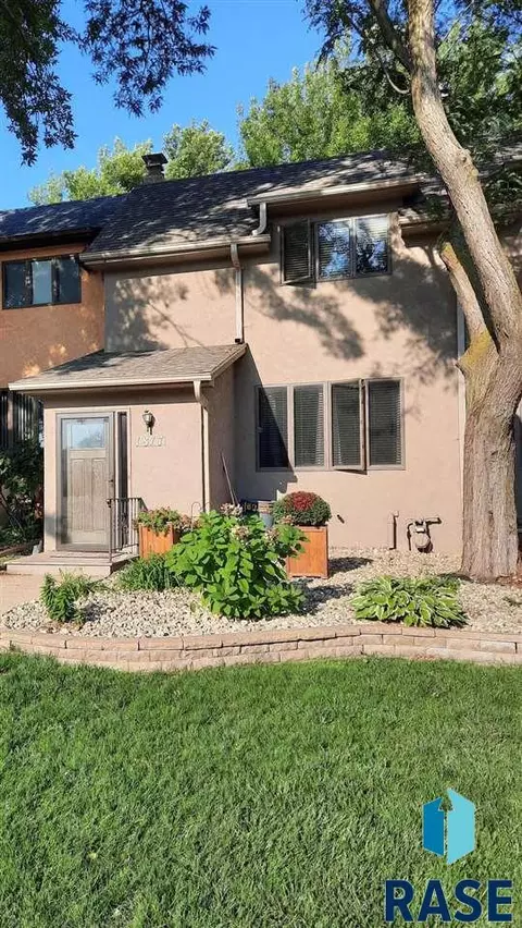 1817 S Stephen Ave, Sioux Falls, SD 57103 photo 1