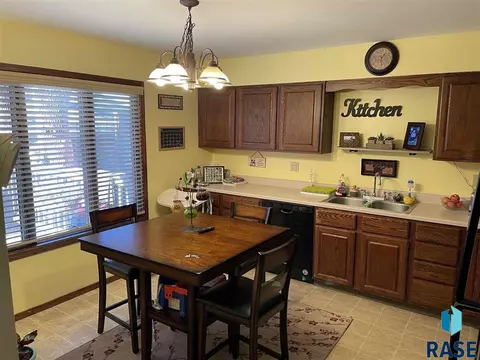 1817 S Stephen Ave, Sioux Falls, SD 57103 photo 7