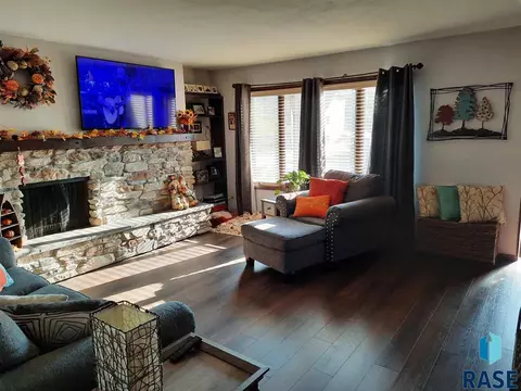 1817 S Stephen Ave, Sioux Falls, SD 57103 photo 4