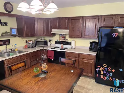 1817 S Stephen Ave, Sioux Falls, SD 57103 photo 6