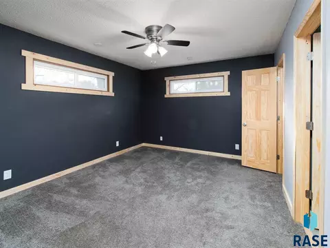 2812 S Summit Ave, Sioux Falls, SD 57105 photo 8