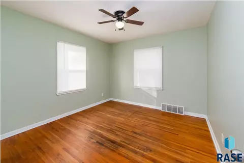 2812 S Summit Ave, Sioux Falls, SD 57105 photo 13