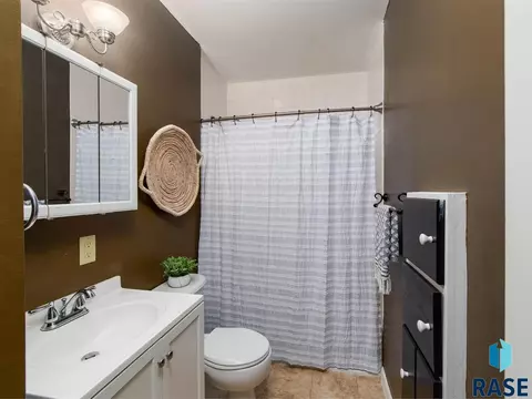 2812 S Summit Ave, Sioux Falls, SD 57105 photo 11