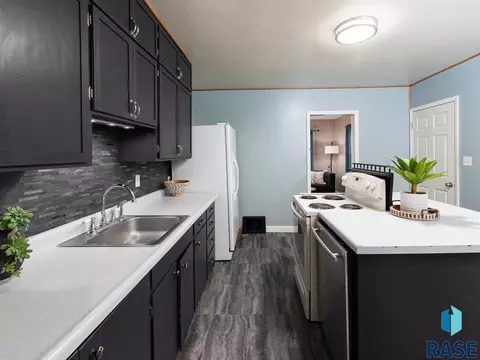 2812 S Summit Ave, Sioux Falls, SD 57105 photo 5