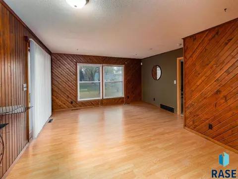 2812 S Summit Ave, Sioux Falls, SD 57105 photo 6