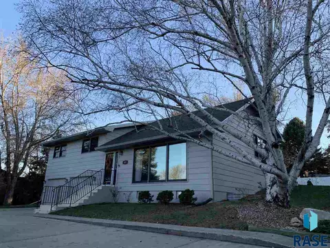 1105 Chalkstone Dr, Mitchell, SD 57301 photo 1