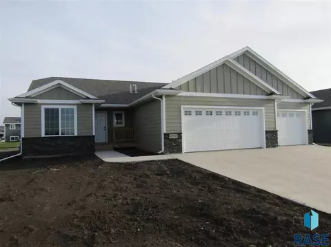 6208 S Dublin Ave, Sioux Falls, SD 57106 photo 1