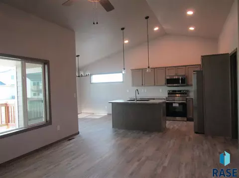 6208 S Dublin Ave, Sioux Falls, SD 57106 photo 4
