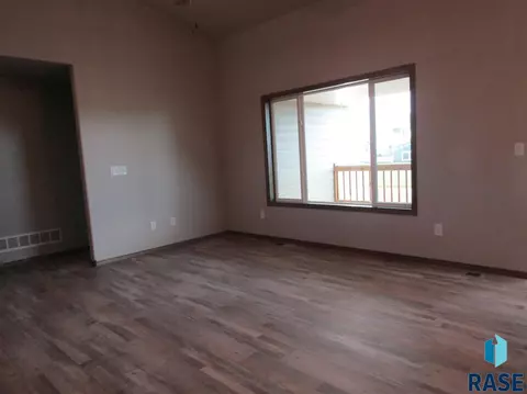 6208 S Dublin Ave, Sioux Falls, SD 57106 photo 3