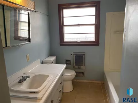 700 E 4th St, Freeman, SD 57029 photo 15