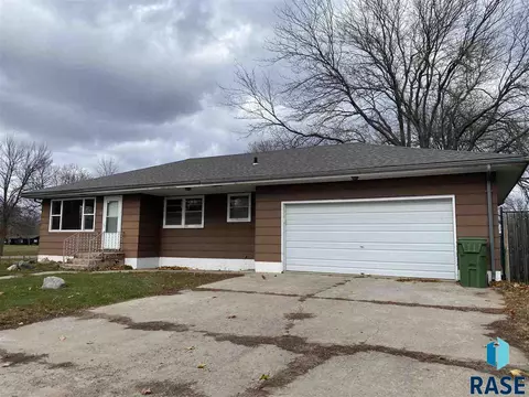 700 E 4th St, Freeman, SD 57029 photo 2