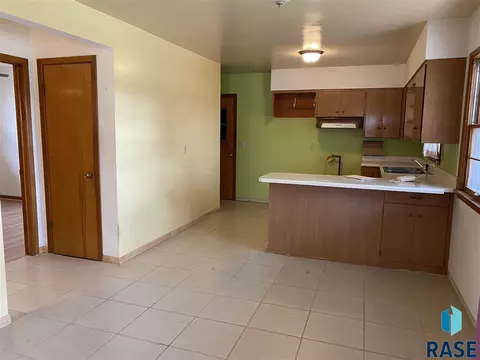 700 E 4th St, Freeman, SD 57029 photo 11