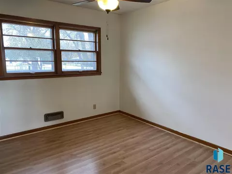 700 E 4th St, Freeman, SD 57029 photo 13