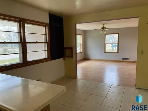 700 E 4th St, Freeman, SD 57029 photo 6