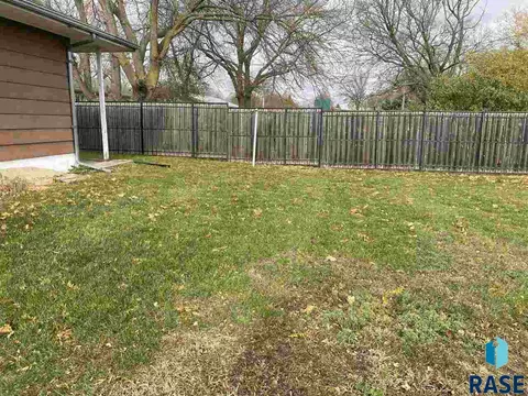 700 E 4th St, Freeman, SD 57029 photo 27