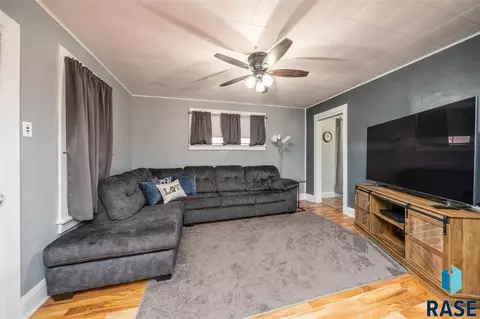 202 E 3rd St, Dell Rapids, SD 57022 photo 7