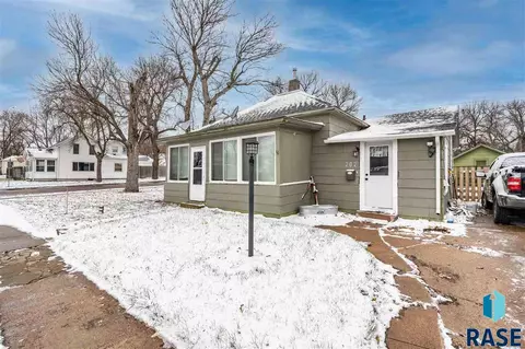 202 E 3rd St, Dell Rapids, SD 57022 photo 1
