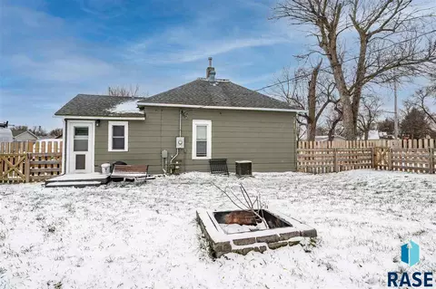 202 E 3rd St, Dell Rapids, SD 57022 photo 2