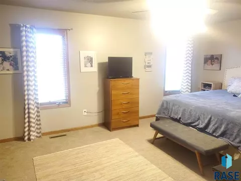 810 S Parkview Cir, Brandon, SD 57005 photo 13