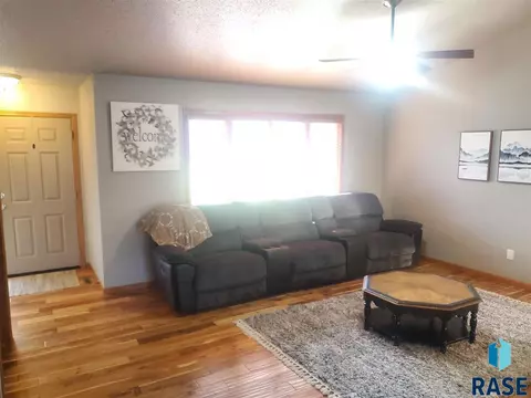 810 S Parkview Cir, Brandon, SD 57005 photo 5