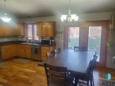 810 S Parkview Cir, Brandon, SD 57005 photo 7