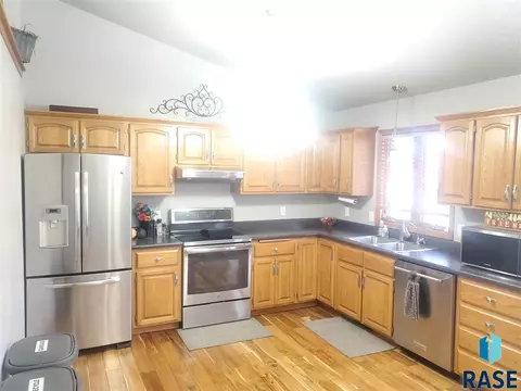 810 S Parkview Cir, Brandon, SD 57005 photo 6