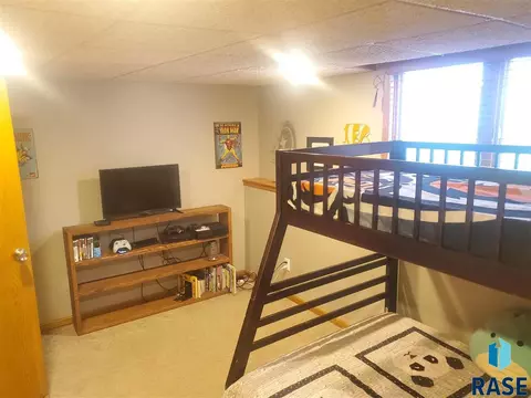 810 S Parkview Cir, Brandon, SD 57005 photo 21