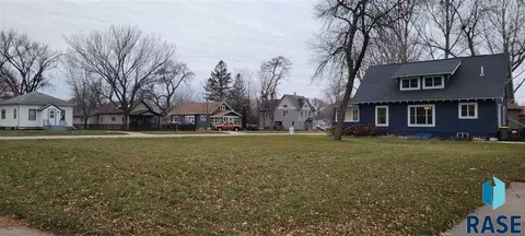 511 3rd St, Pipestone, MN 56164 photo 2