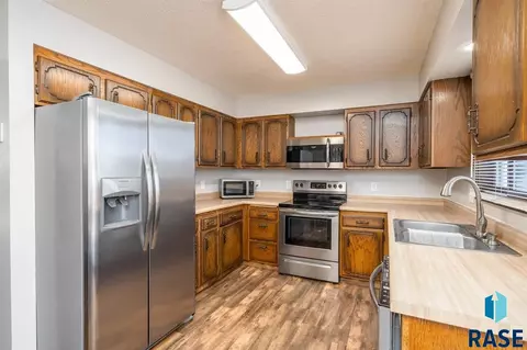 5204 S Drexel Dr, Sioux Falls, SD 57106 photo 4