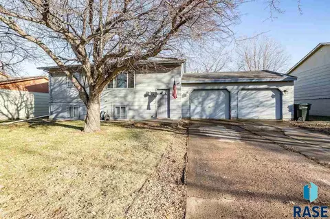5204 S Drexel Dr, Sioux Falls, SD 57106 photo 1