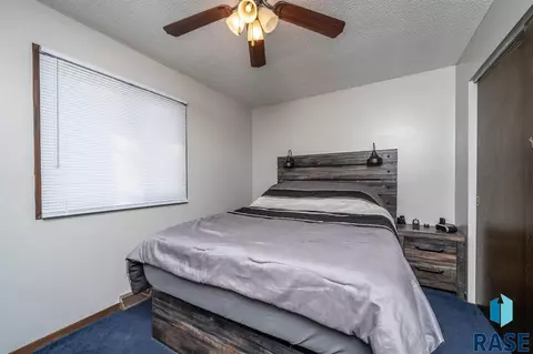 5204 S Drexel Dr, Sioux Falls, SD 57106 photo 8