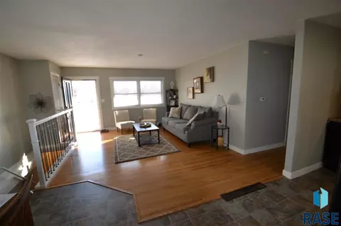 1409 S Comet Rd, Sioux Falls, SD 57103 photo 5