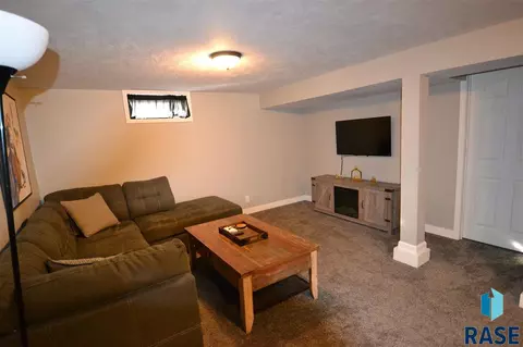1409 S Comet Rd, Sioux Falls, SD 57103 photo 12