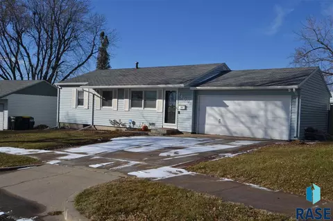 1409 S Comet Rd, Sioux Falls, SD 57103 photo 2