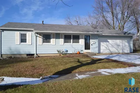 1409 S Comet Rd, Sioux Falls, SD 57103 photo 1