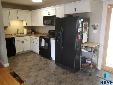 1409 S Comet Rd, Sioux Falls, SD 57103 photo 3