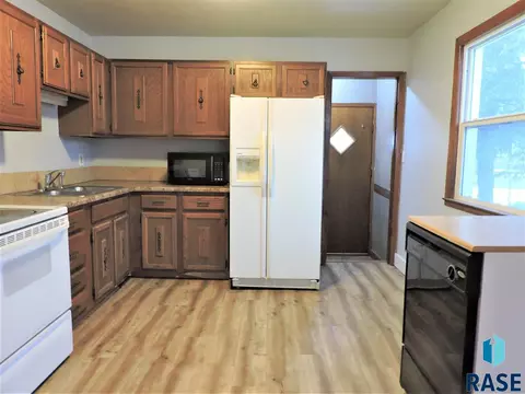 1205 S Gary Dr, Sioux Falls, SD 57103 photo 4
