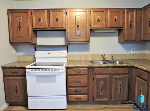 1205 S Gary Dr, Sioux Falls, SD 57103 photo 5