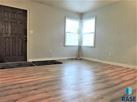 1205 S Gary Dr, Sioux Falls, SD 57103 photo 3