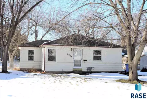 1205 S Gary Dr, Sioux Falls, SD 57103 photo 1