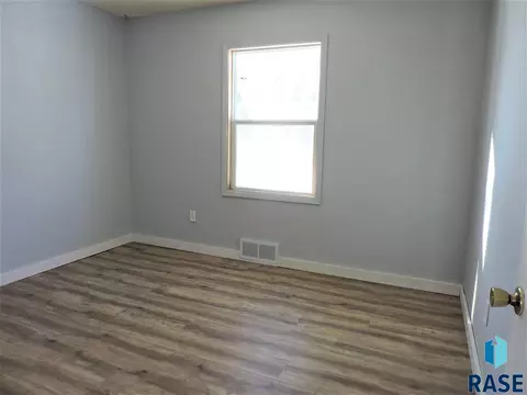 1205 S Gary Dr, Sioux Falls, SD 57103 photo 9