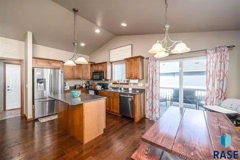 1120 N Cole Ave, Tea, SD 57064 photo 4