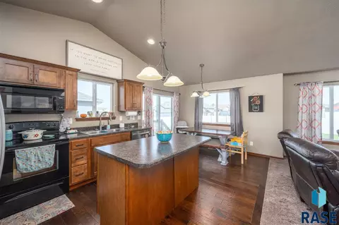 1120 N Cole Ave, Tea, SD 57064 photo 6
